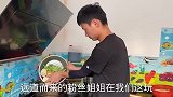 招待来家做客的粉丝朋友，吃素的他切肉都不会，看看做了啥招待