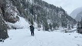 安娜普尔娜的冰天雪地，冬季的雪山徒步很艰辛