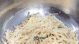 酸辣爽口的“凉拌金针菇”，做法简单，清脆爽口好吃又开胃
