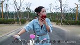 小伙仗义出手帮助美女，没想到他竟是劫匪的同伙