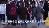 北京市民和游客纷纷打卡颐和园十七孔桥金光穿洞