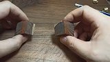 小伙用红木做吊坠，吊坠还自带隐藏功能