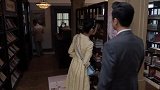 男子发现美女跟踪他，正要拔枪，美女说认识他