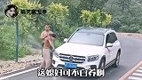 人在前面飞，魂在后面追！