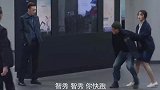 穷小子见义勇为搭救美女，美女要以身相许
