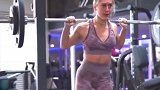 小姐姐相约健身房苦练秀身材！紧身裤勾勒完美曲线实在太美