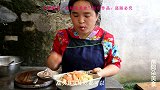 苗大姐大盆拌凉菜，大乱拌，米饭吃一碗，菜却吃了快一盆