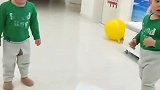 宝宝大早上起来就不和谐