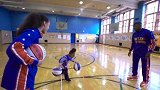 篮球-17年-为篮球而生！7岁小女孩秀一字马运球神技-新闻