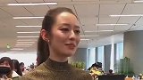 吉娜性格有多可爱当她看见小兔子发出了叫声，网友纷纷羡慕