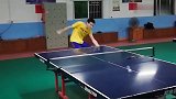 乒乓球日常训练：这种花式炫球法，你见过吗？网友：调皮