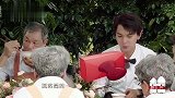 宋祖儿耿直说元宝长的“太着急”，黄渤搞事情：女大三抱金砖！