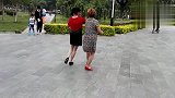 最新广场舞视频大全-20190326-看两位广场舞她们跳的是不是“水兵舞”