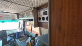房车露营野外，车里有洗衣机，太方便了！