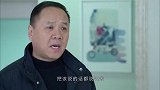 婚姻：丈夫对不起妻子离婚，两人刚出民政局，丈夫对妻子哭着紧紧抱住