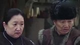 老妈知道洋媳妇怀孕，立马招呼进屋，送礼物