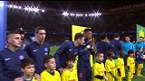 巴黎众将出场亮相年终之战 球迷巨型Tifo助威球队