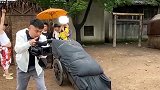 只要我动作够快，假发就追不上我！