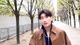 丰楚轩在巴黎赶通告，体会到了风是多么的寂寞，头发都凌乱了