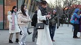 三里屯街拍，零下十度的寒冬中如此穿的精致，这个小姐姐做到了