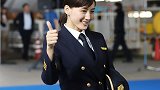 日本宅男女神出席东奥倒计时1周年活动 化身空姐优雅动人