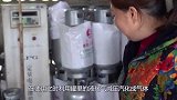 煤气罐里面结构是什么样的？农村小伙将其“锯开”结局让人意外