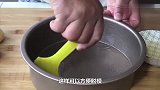 面粉里加3个鸡蛋，简单拌一拌，出锅香甜可口，颜值高味道好