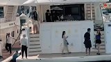 下楼梯注意风向呀，风太大了