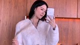 我喜欢小姐姐手里的手机，当然小姐姐我也是很喜欢的