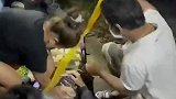 泰国21岁女生铁轨边打电话 无视鸣笛被撞身亡