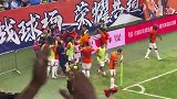 实拍泰山队遭海牛绝平 王大雷无奈举手不满防守