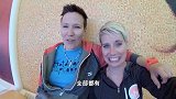 领养宝宝的第一次见面，一下拥有2个妈妈，太幸福了！