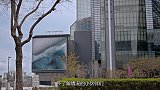 街边出现80米长“大水缸”，海浪不断翻滚，人们看见都惊艳了！