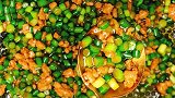 蒜薹这样炒太香了，加点猪肉，鲜香下饭，上桌瞬间吃光