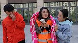 环卫工捡到钥匙归还失主，却被嫌弃又脏又臭，太可恶了！