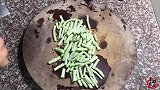 豆角不要直接炒，加1个鸡蛋，比红烧肉都香，上桌抢着吃！