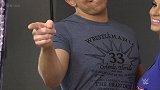 WWE-17年-米兹夫妇领衔各大选手拍摄写真 宣传摔跤狂热官方T恤-专题