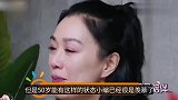 钟丽缇亮相机场，低胸裙配穿出“甘蔗腿”，50岁真是深藏不露