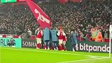 实拍哈弗茨最后时刻破门制胜 球员与球迷激情庆祝
