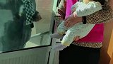 姑姑想看刚出生的小侄女