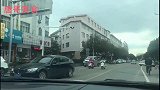 最牛的牛杂店一口大锅煮牛头，牛杂12元牛血3元一碗顾客露天吃