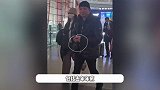 姚晨离婚时间成未解之谜，称为孩子隐瞒多年，但男方去年还戴着婚戒