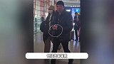 姚晨离婚时间成未解之谜，称为孩子隐瞒多年，但男方去年还戴着婚戒