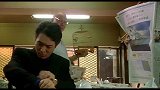 李连杰：我今天穿的是不是很帅气，曾志伟：不是很帅气，是很骚包