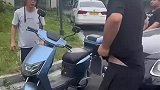 瞧不起外卖小哥大打出手，大哥见义勇为