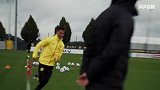 技巧秀+各类精彩射门!多特蒙德“留守儿童”训练欢乐繁多