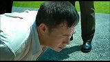 罪犯被押往操场公开处决，一枪下去，周围群众仿佛没事发生一样
