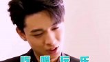 秦霄贤，这场面估计他自己都没想到过吧