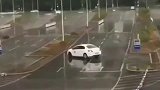 科目二考试，女司机神倒车，要不是监控拍下谁信