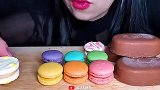 美女试吃梦龙杏仁巧克力脆皮冰淇淋、迷你巧克力脆皮雪砖